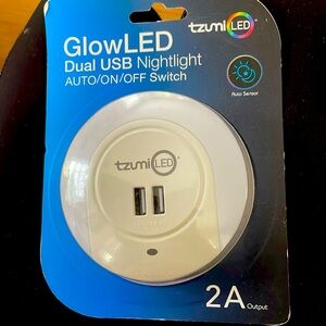 Tzumi Glow LED dual USB Nightlight with Smart Auto sensor. Auto/On/Off switch